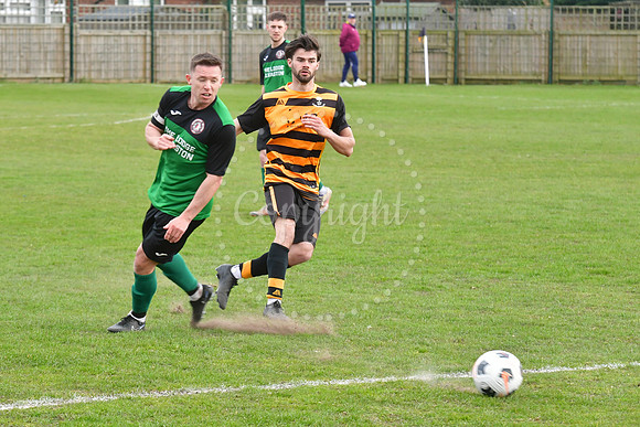 Collingham FC v Borrowash Victoria FC football action