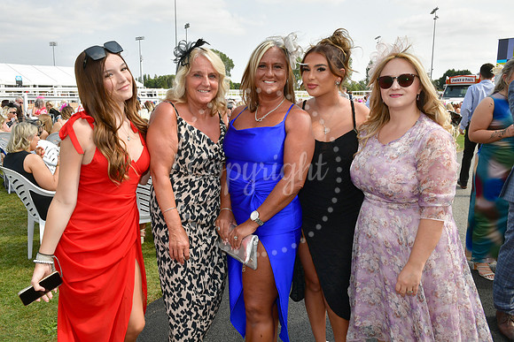 Southwell Racecourse Ladies Day