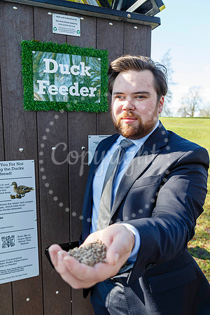 Diss Duck Feeding Station
