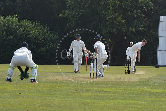 Balderton v Caythorpe cricket action