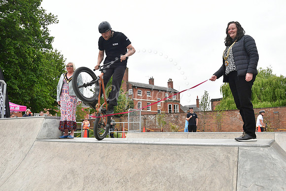 Opeing of Sherwood Avenue play park