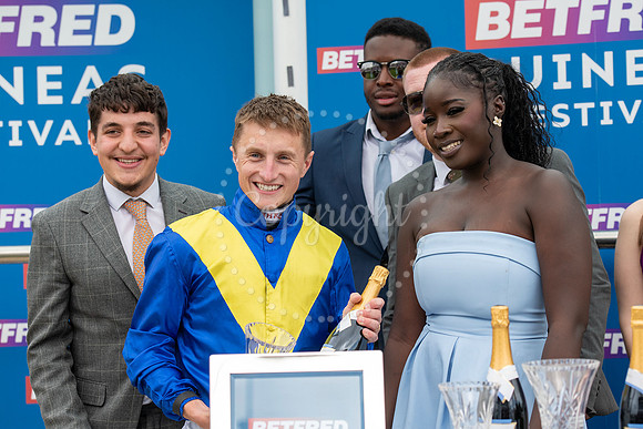 NJ SP Newmarket Rowley Mile 2000 Guineas Day. Picture by Mark We