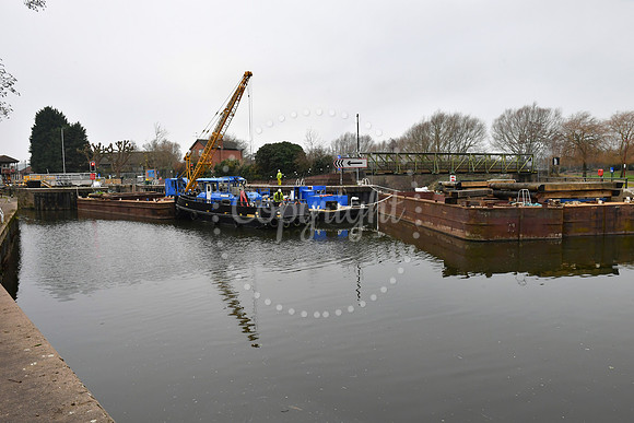 Work to replace lock gates at Newark Town Lock