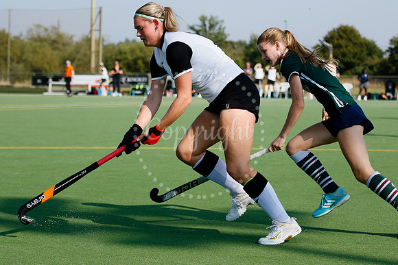 Hockey action from Harleston Magpies Ladies’ I vs Surbiton II