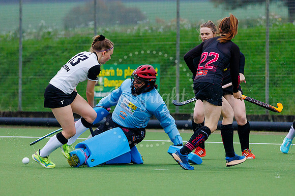 Hockey action from Harleston Magpies Ladies’ I vs Slough I