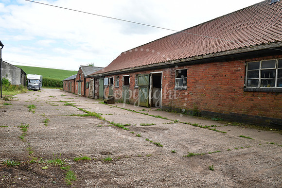 Netherfield Farmhouse, neighbour dispute