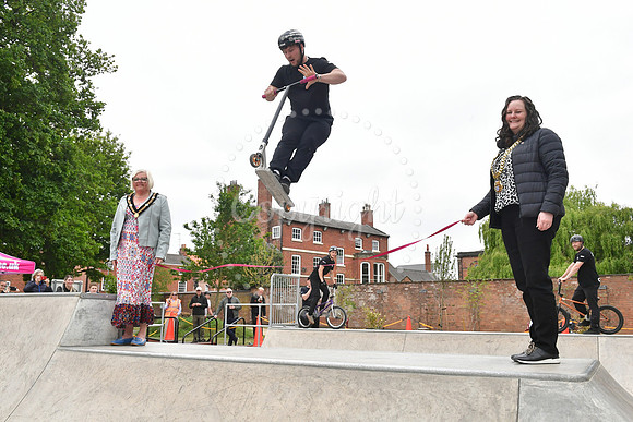 Opeing of Sherwood Avenue play park