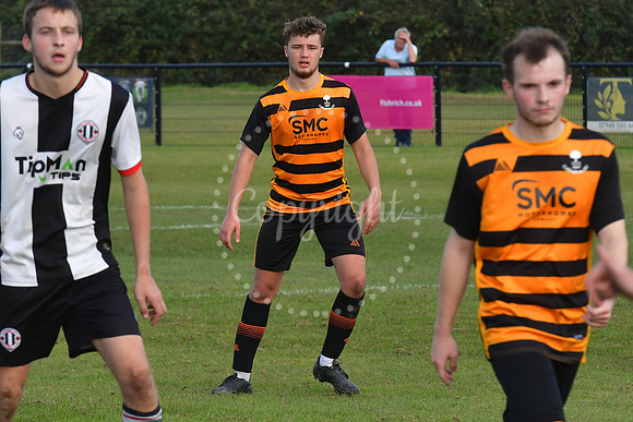 Southwell City Res (B/W) v Collingham (Orange) football action