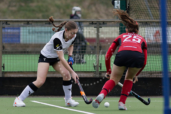 Hockey action from Harleston Magpies Ladies’ I vs Southgate I