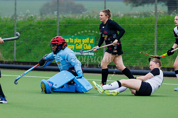 Hockey action from Harleston Magpies Ladies’ I vs Slough I