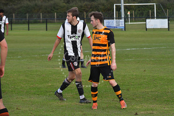 Southwell City Res (B/W) v Collingham (Orange) football action