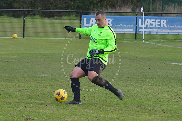 Southwell City Res (B/W) v Collingham (Orange) football action