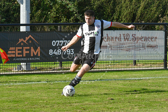 Southwell City Res (B/W) v Collingham (Orange) football action