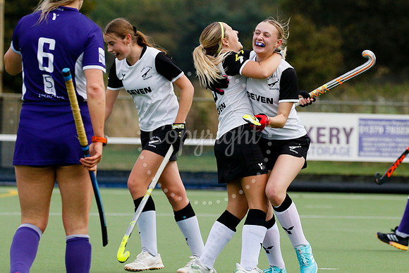 Hockey action from Harleston Magpies Ladies’ I vs Sevenoaks I