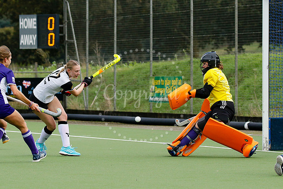Hockey action from Harleston Magpies Ladies’ I vs Sevenoaks I