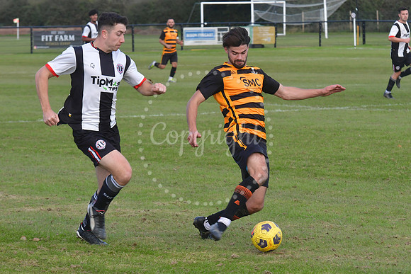 Southwell City Res (B/W) v Collingham (Orange) football action