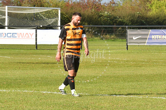 Southwell City Res (B/W) v Collingham (Orange) football action