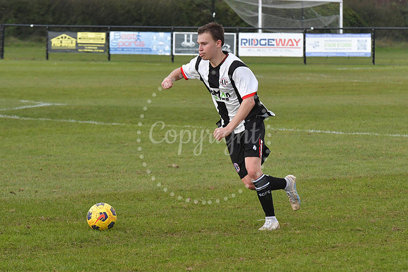 Southwell City Res (B/W) v Collingham (Orange) football action