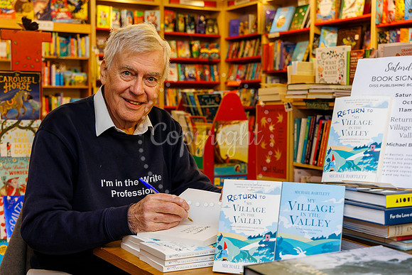 Diss Publishing hosted Michael Bartlett, novelist and former wri