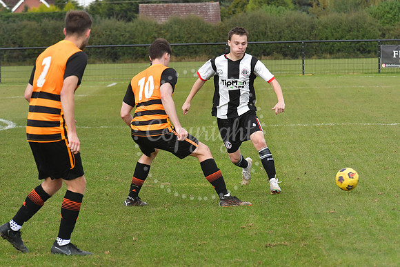 Southwell City Res (B/W) v Collingham (Orange) football action