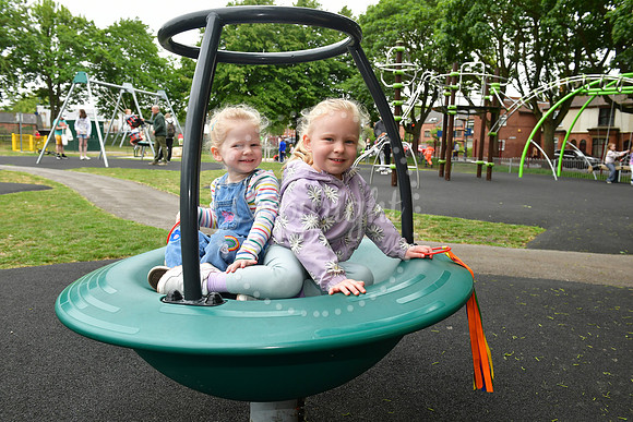 Opeing of Sherwood Avenue play park