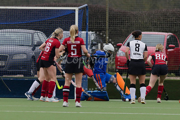 Hockey action from Harleston Magpies Ladies’ I vs Southgate I