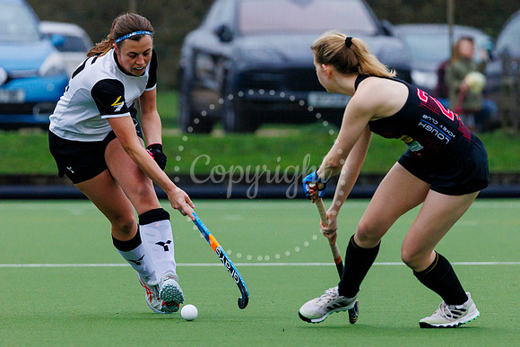 Hockey action from Harleston Magpies Ladies’ I vs Slough I