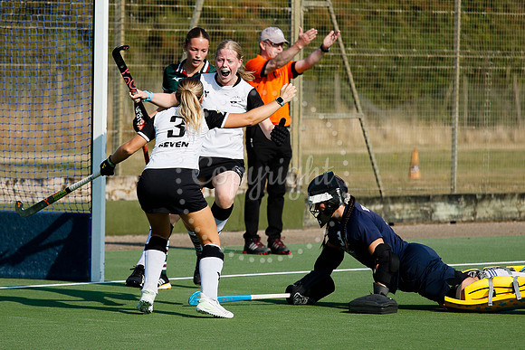 Hockey action from Harleston Magpies Ladies’ I vs Surbiton II