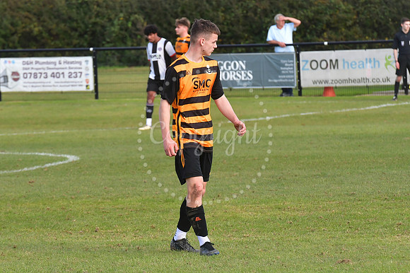 Southwell City Res (B/W) v Collingham (Orange) football action
