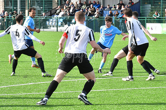 Newark Town v Heanor football action